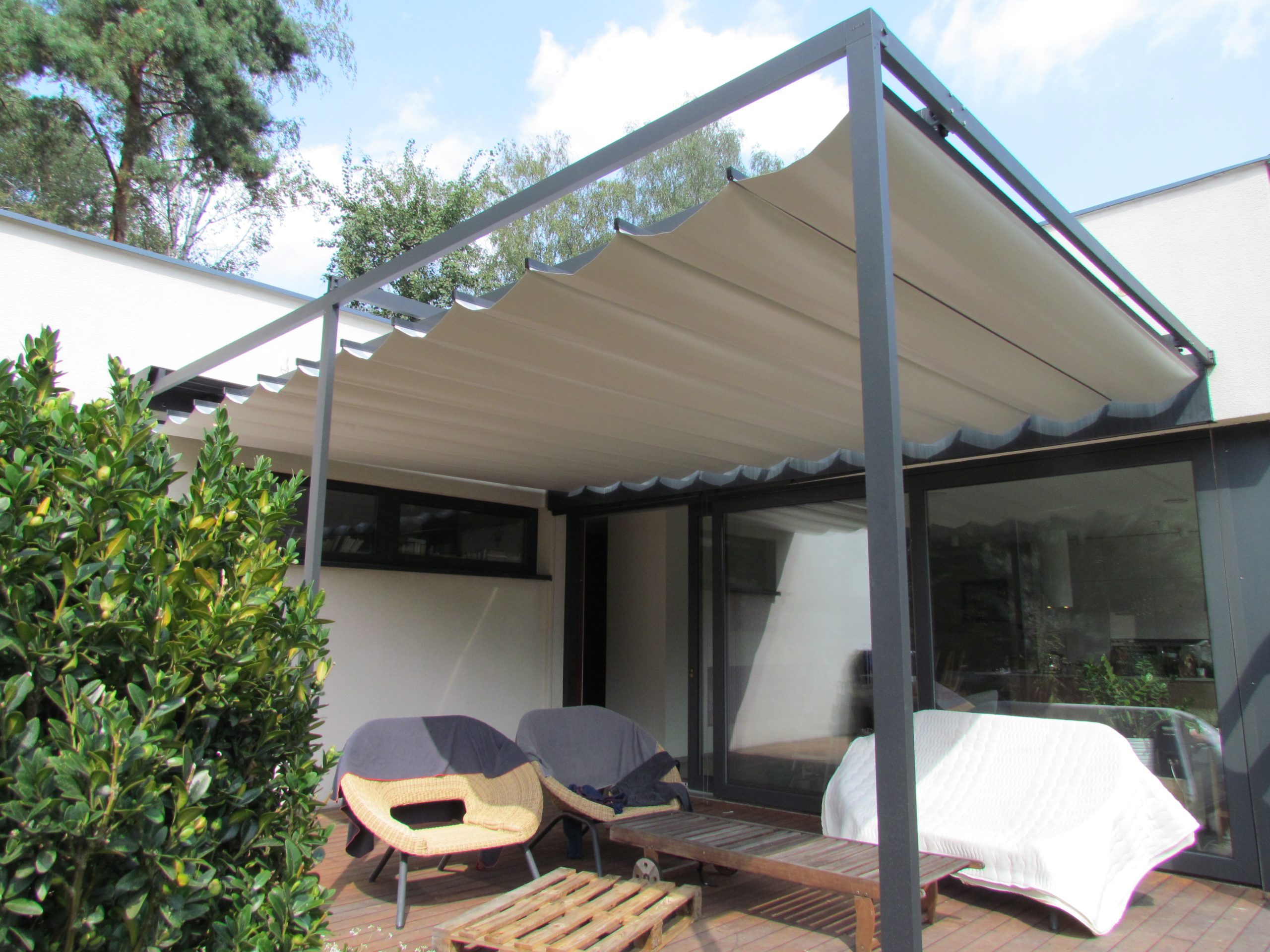 How to choose the perfect terrace awning?